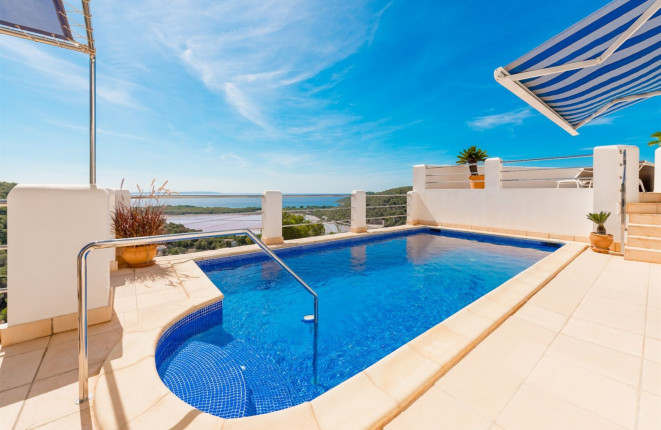 Stylish property with 4 suites and unbelievable panoramic views over the sea and the salt flats with unforgettable sunsets over Es Vedra