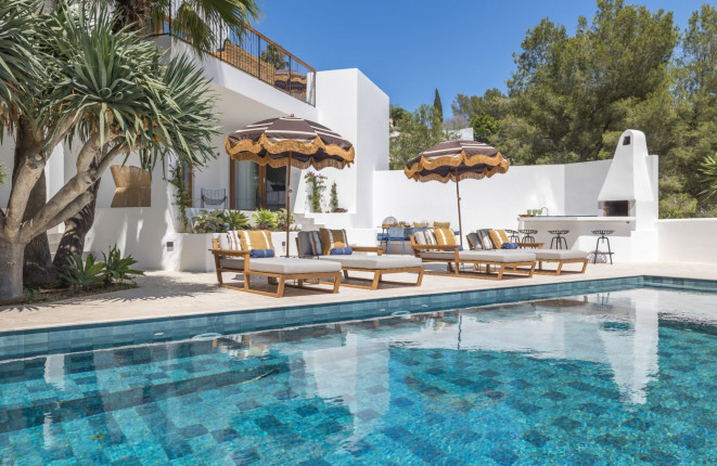 Stunning renovated 6 bedroom villa with sea views on Dalt Vila in Can Furnet